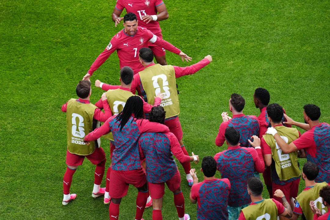 This moment is more noteworthy than the five goals: Portugal 5-0 Uzbekistan! Cristiano Ronaldo breaks his goal drought with a brace, becoming the first player in six World Cups to score! Mendes and Leao also find the net.